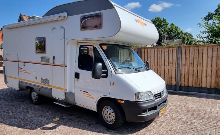 Sunny  – 6 persoons alcove camper (Fiat uit 2006)