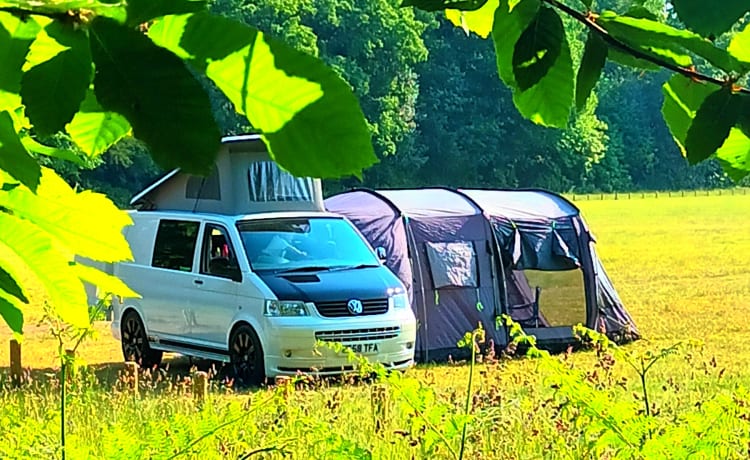 ☆Poppy Poptop☆ - Volkswagen T5-camper met 4 slaapplaatsen