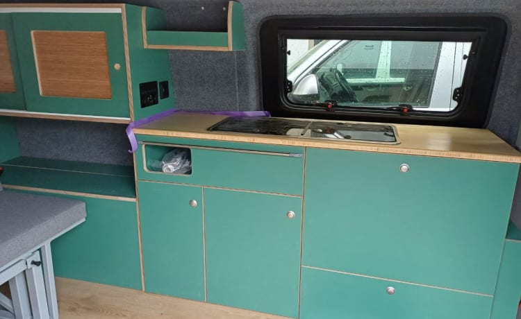 4p Volkswagen bus uit 2010