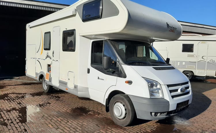 Bennie – Benimar Alkoven-Familiencamper - 5 Personen - Inklusive Inventar und Versicherung