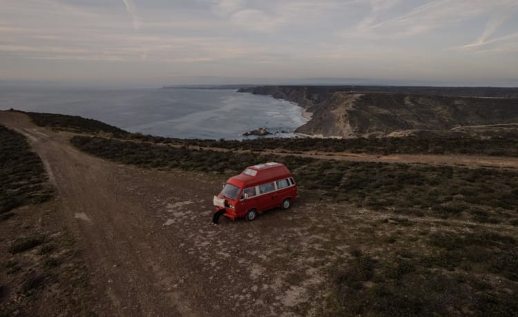 Rent a Campervan Blue CLassics ‘s Volkswagen T3  red