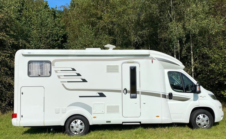 Very luxurious and complete Hymer camper, cream of the crop