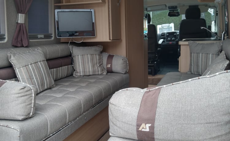 Roxie – Superbe camping-car Peugeot Warwick Duo 2 couchettes avec tout le luxe