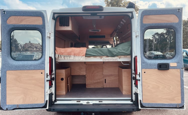 Wee Indi Go – Stoere Off-grid camper met nieuwe inbouw