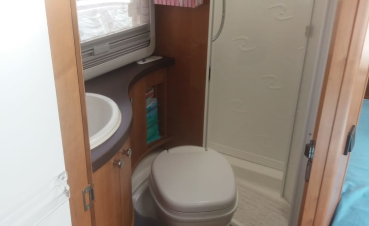 Beautiful camper for rent! With a fixed bed and fully furnished!