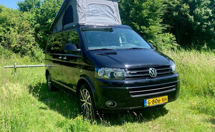 Kompletter und luxuriöser VW Multivan mit BREITEM BETT