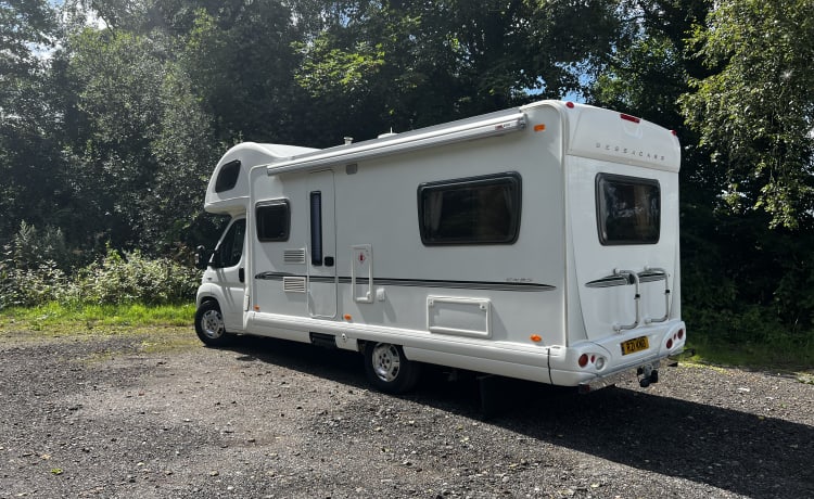 Fantastique camping-car de taille familiale à louer.