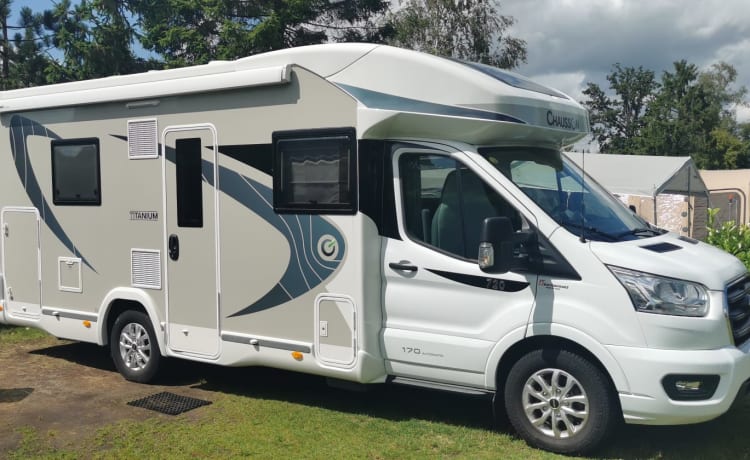 Spacious and nice driving Chausson!