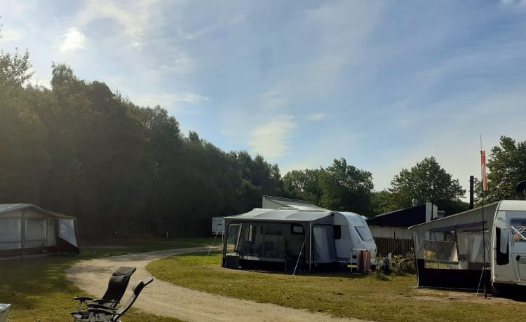 Hymer B584; la liberté, le luxe, l'aventure et un chien sont autorisés !!