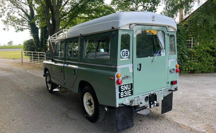 The Northumbrian Rover – 4 berth Land Rover rooftop from 1967