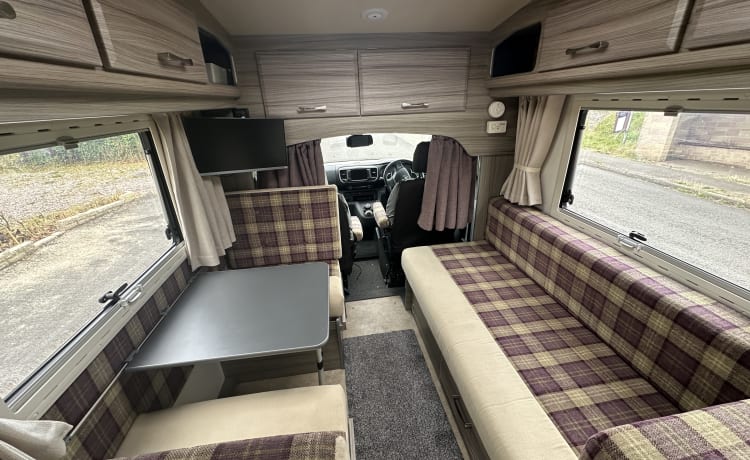 Annie – 2 berth Citroën Dispatch 2020