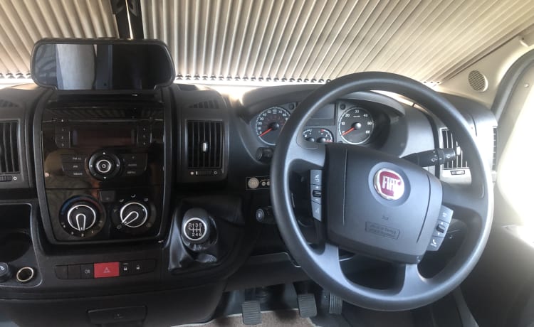 Jess – Fiat Swift Lifestyle 624 mit 5 Schlafplätzen