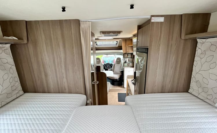 Romantic Luxury Camper – 2p LMC Teilintegrierter ab 2020