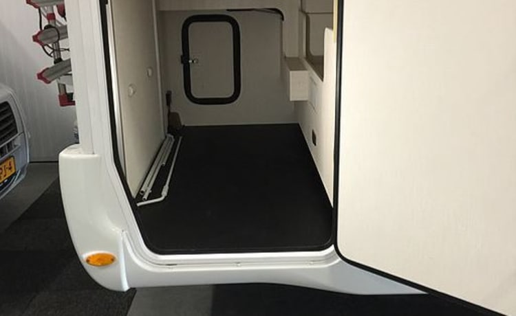 Mooie Chausson camper te huur bouwjaar 2016