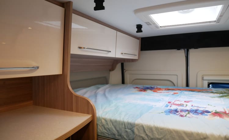 Dreamer D55 6 mtr, 4 sleeping 4 seats, bunk bed, 6 mtr.