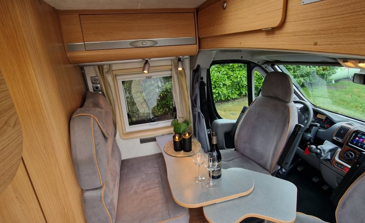 OFF-GRID – Very nice and fully equipped bus camper!