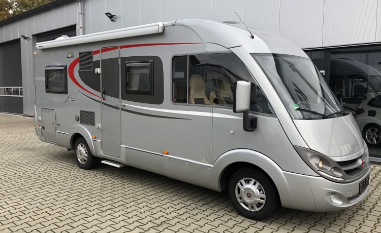 Krabje – Super mooie reis camper 4 personen met Airco Woonruimte en hefbed