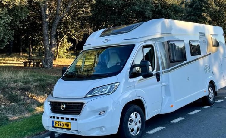 Hymer Carado T448 molto bello e completo, anno di fabbricazione 2020