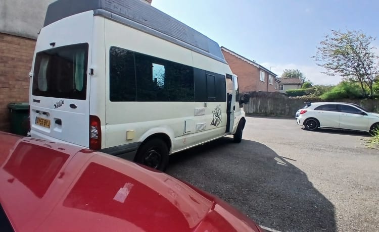 Nostromo – 4 berth Ford bus from 2005