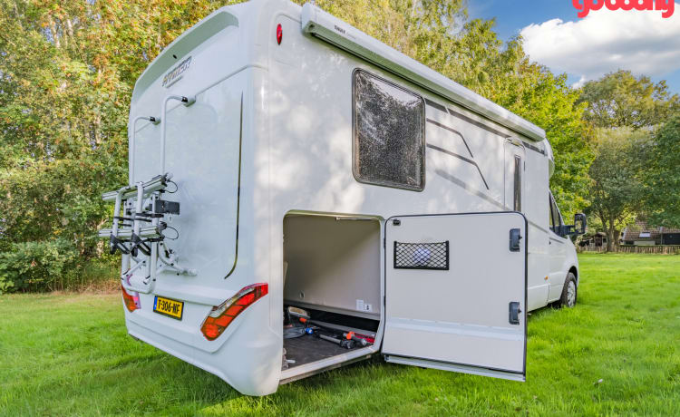 Mooie luxe uitgevoerde 4 P Hymer Mercedes camper