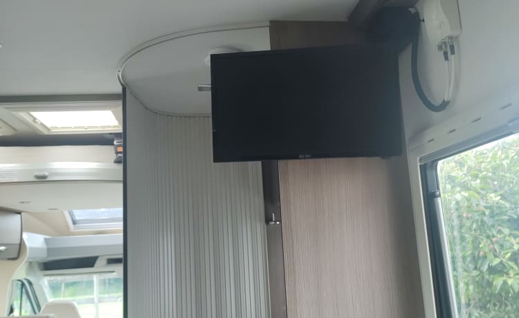 4 pers. sfidante. Camper spazioso, moderno e lussuoso con AIRCO e 2x TV.