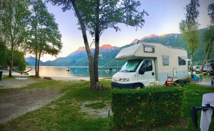 Friendly Camper – Camping-car restylé | Travailler hors réseau