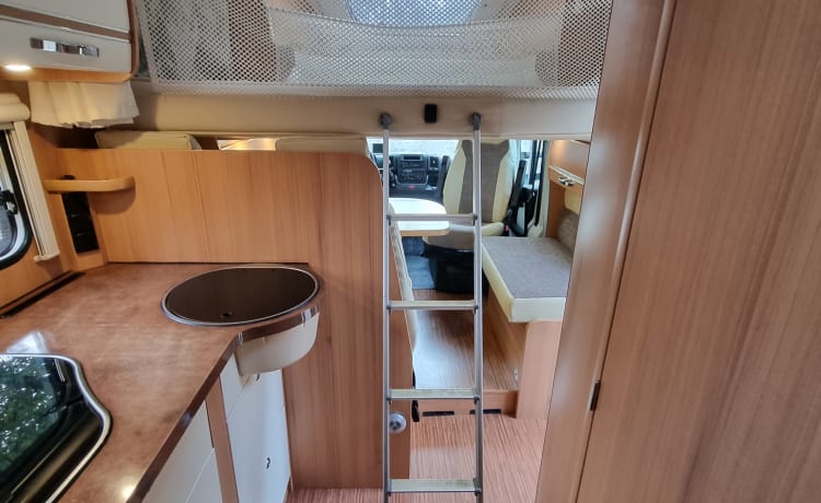 STARLIGHT Traveller – Stijlvol uitgeruste en comfortabele camper om met het gezin op reis te gaan