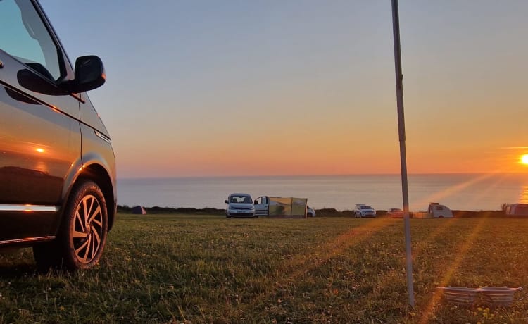 Coastal Van Ventures – Volkswagen Campervan mit 4 Schlafplätzen ab 2023