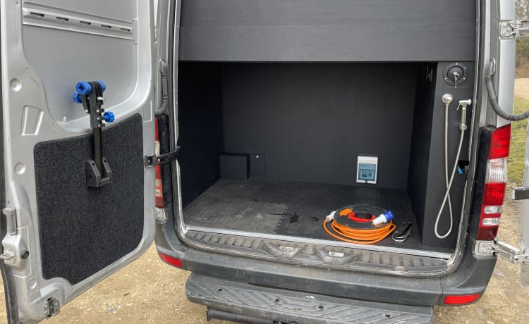 Jim – 'Jim' Luxueux Mercedes Sprinter Expedition Campervan Toit escamotable pour 5 personnes