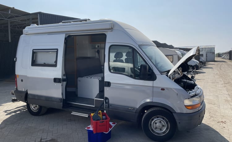 Comfortable Renault camper van for 2 (max 3) people