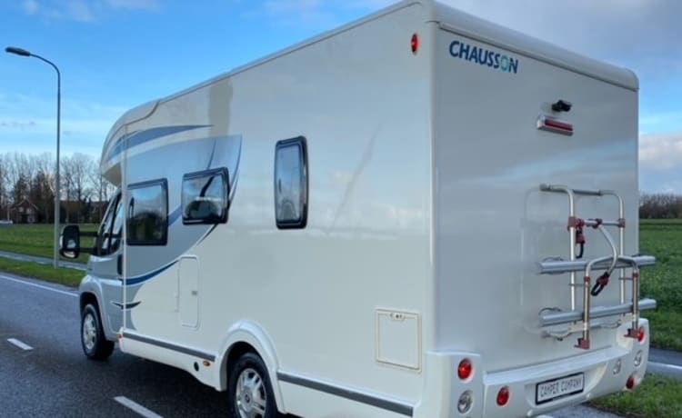 Luxurious, spacious and fully furnished 4 pers. motorhome.