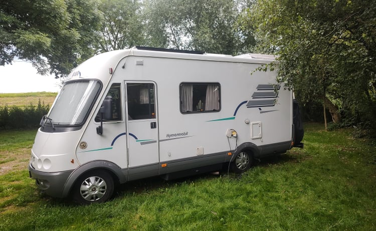 3 person Neat and fresh agile Hymer