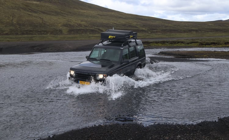 Land Rover Discovery with roof tent!