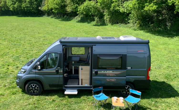 Camper modello 2023 2-4 posti letto ingannevolmente spazioso