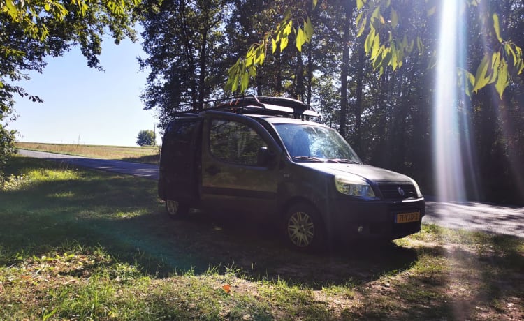 Betsy – Minicamper Fiat Doblo uit 2008