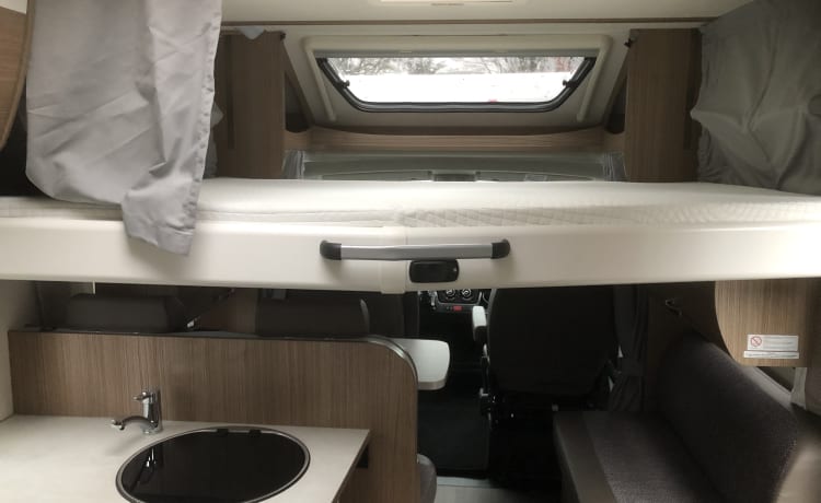 Sunlight T64 familiecamper – Mooie ruime Sunlight familie camper helemaal compleet uitgerust 