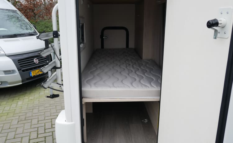 Chausson C656 Alkoof, 6 Zit/Slaapplaatsen