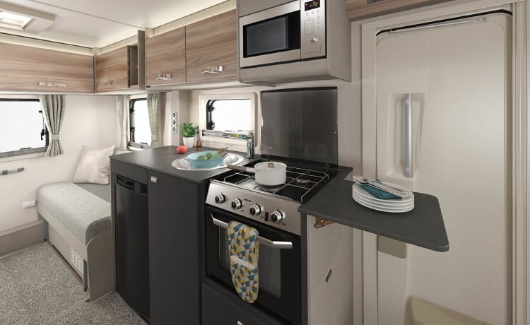 Swift 486 – Camper Swift 486, camper da 6 posti letto con portabiciclette