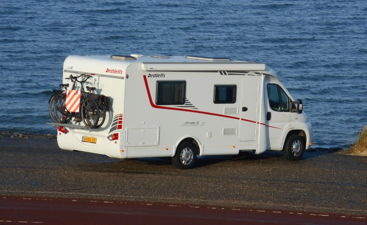 Geweldige camper – A great camper with a wonderful queen-size bed