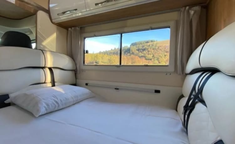 Dominic – 5 Berth Family Motorhome 