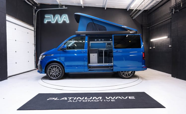 Racebus – 4-persoons Volkswagen campervan uit 2022