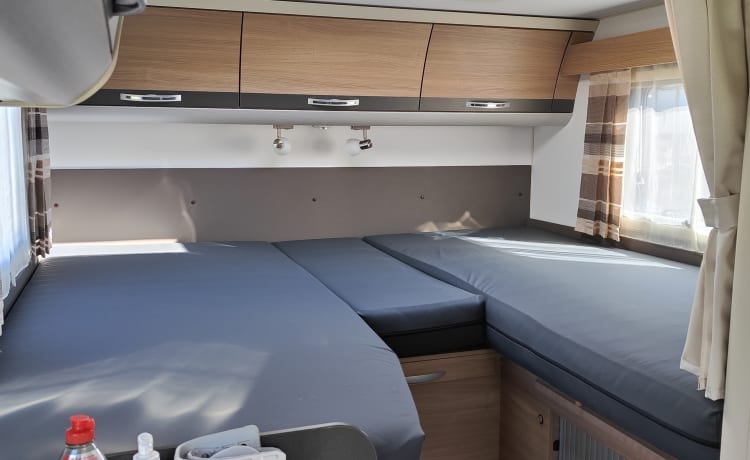 Vakantiemaatje – Adria Compact Plus SL automaat camper half geïntegreerd 2 persoons uit 2019