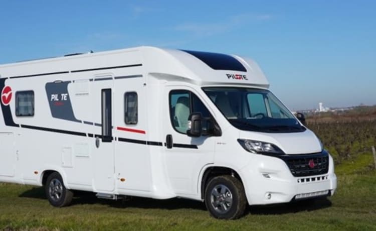 Ik huur mijn Pilote P 726 camper; comfortabel, familie