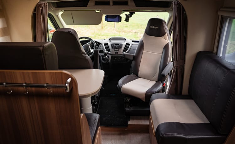 Luxe  4p camper – 4p Ford semi-integrated uit 2015