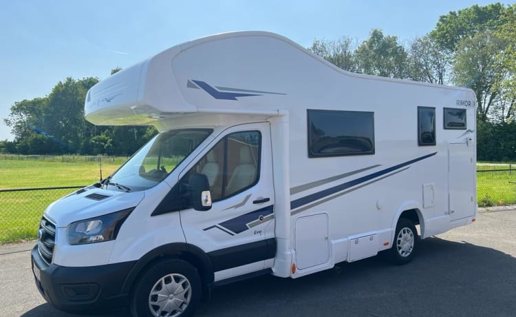 Zeer luxe, ruime en comfortabele 6 pers. familie camper - Ford Alcove uit 2021 – 6 pers. Famiglia camper - Ford alcova del 2021