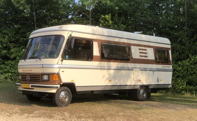 Oldtimer Hymer de 1986 pour 4 personnes