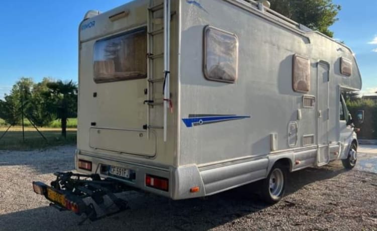 Vincenzo  – CAMPER invernale mansardato 6 POSTI 