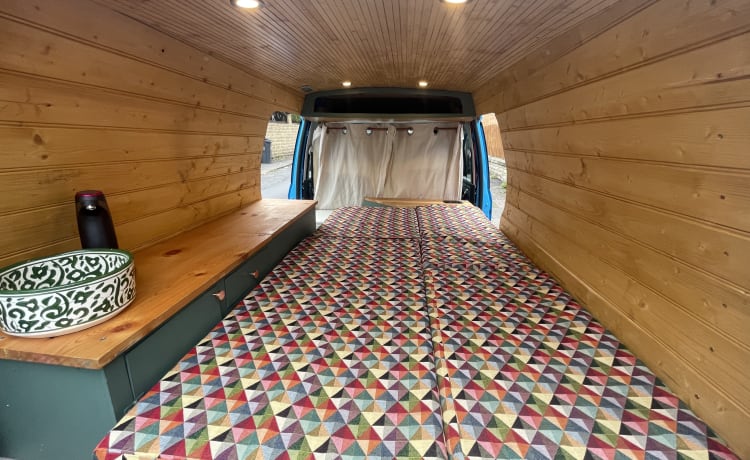 Gloria  – Gezellige VW Caddy Maxi micro camper 