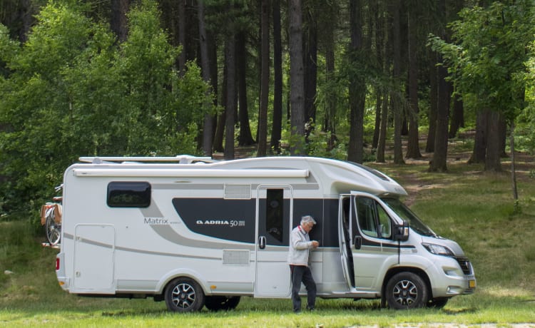 ADRIA Matrix SBC 670 - 50 jaar Silver Collection – "Il mio camper è il mio castello" PRONTO PER ANDARE OVUNQUE DEVI ANDARE