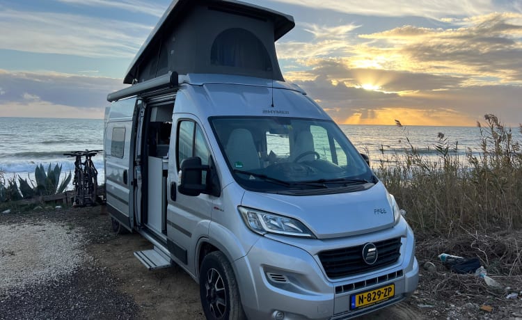 Freeda  – Luxe avontuurlijke Hymer-buscamper (4P)